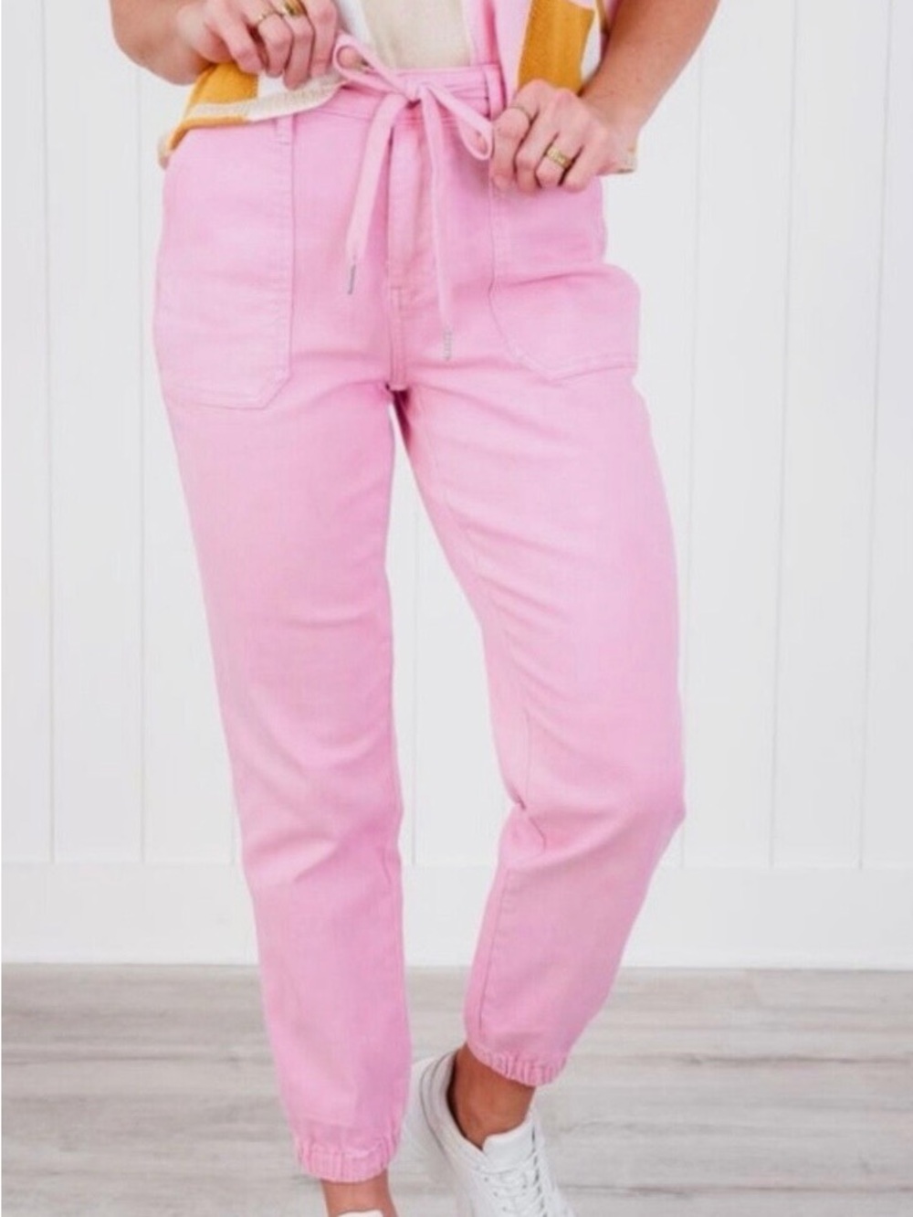 Women’s Judy Blue Pink Jeans Drawstring Joggers, size 7/28